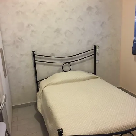 فندق مبيت وإفطار Le Tre Stelle San Pietro Clarenza